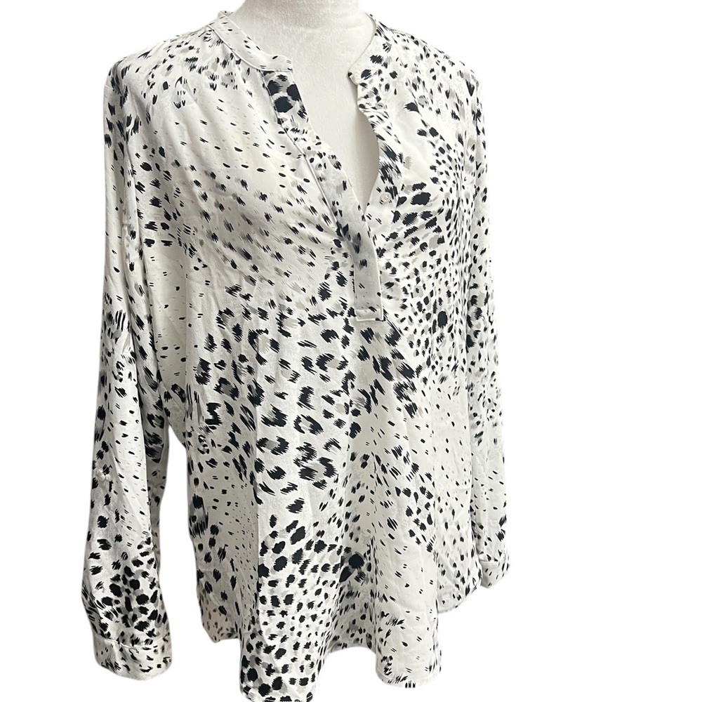 🩷 3/$20 Hilary Radley Large Women's Black and White Printed Top - Picture 2 of 9